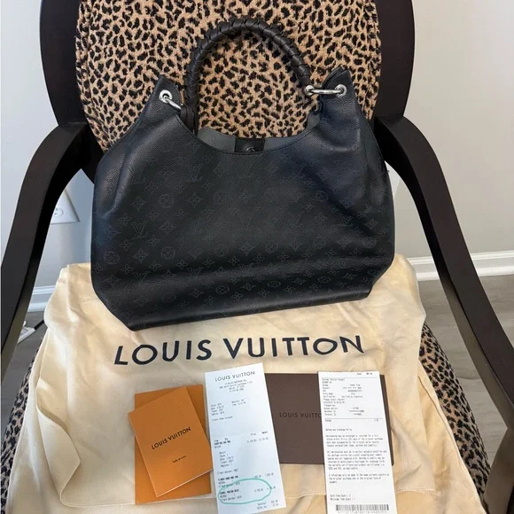 Brand New Louis Vuitton Empreinte Mahina Hobo - NEVER USED! - Picture 3 of 5